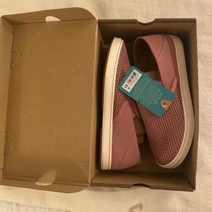 - OLUKAI ‘Pehuea' Slip-On Sneaker